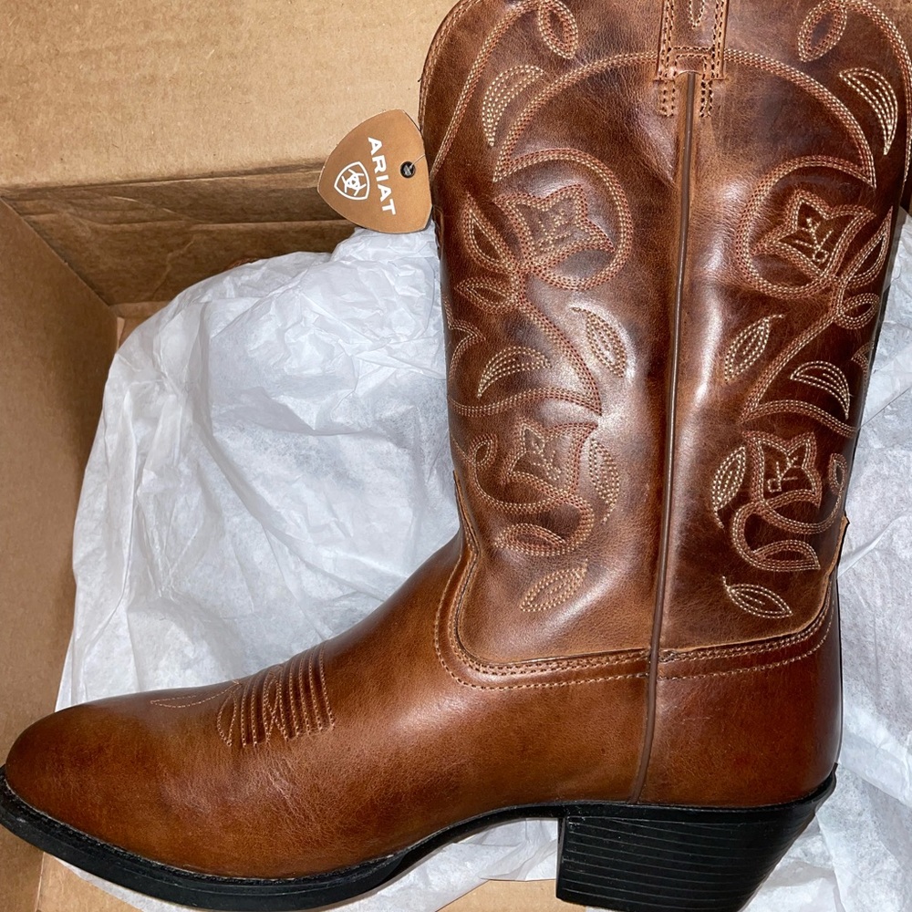 Brand new Ariat Western Heritage Boots WIDE